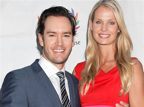 Mark-Paul Gosselaar, wife expecting first child together - TODAY.com