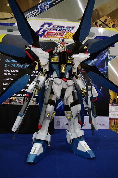 GUNDAM GUY: Gundam Cosplay: Strike Freedom Gundam