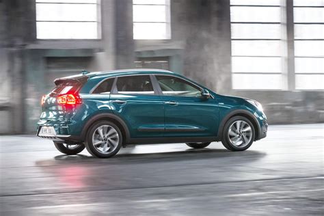 Kia Niro Hybrid Coming to Geneva, Promises 89 Grams of CO2 per ...