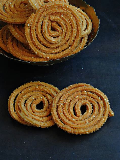 Priya's Versatile Recipes: Janthikalu/Murukkulu/Chakli