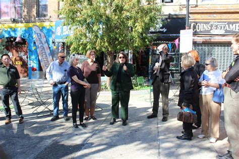 NYC’s Rat Czar visits Ridgewood to help residents tackle the pesky rodents – QNS