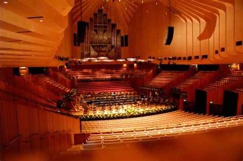 Sydney Opera House: Shiny Architecture & Acoustic Space | travelmemo.com travel blog