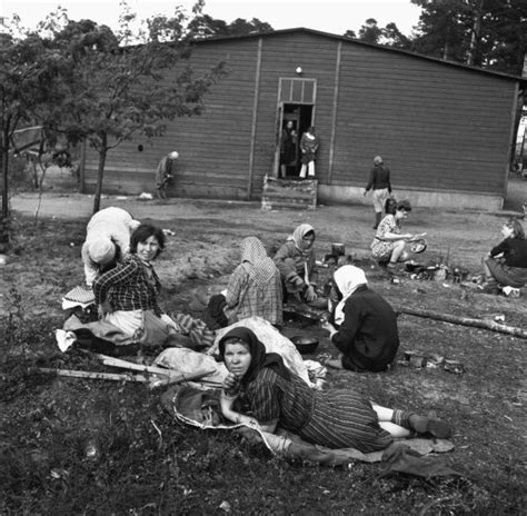 Bergen-Belsen: Photos From the Liberation of the Notorious Camp, 1945 ...