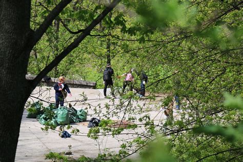 EUAM staff tidy up Kyiv park to mark Earth Day — EUAM Ukraine