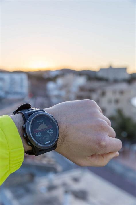 Smartwatch zeigt Sonnenaufgang an - Creative Commons Bilder