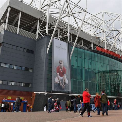 Liverpool anthem YNWA sung at Old Trafford by former X Factor contestant