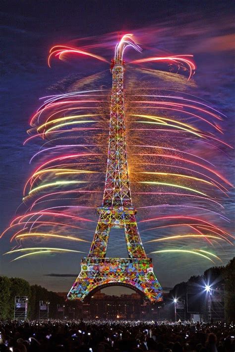 Christmas Lighting (10+Pics) | Photos Hub | Eiffel tower, Fireworks photography, Tour eiffel