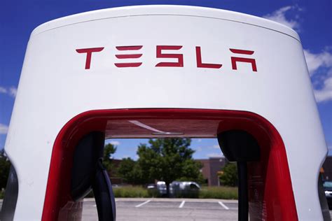 Tesla hopes new investors go for the ride after stock split – Metro US