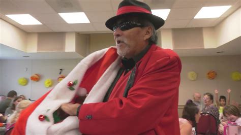 'Pancho Claus' appears at Día de los Muertos celebration | khou.com