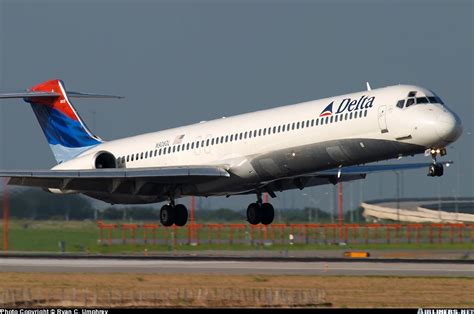 Delta MD-80 | Vintage aircraft, Delta airlines, Douglas aircraft