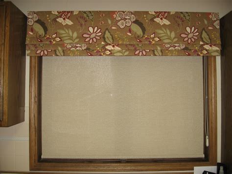 Window Fashions: A Simple Roman Shade Valance