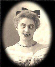 Épinglé par Patty Cross sur Vintage Image | Halloween victorien, Maquillage soirée, Photos anciennes