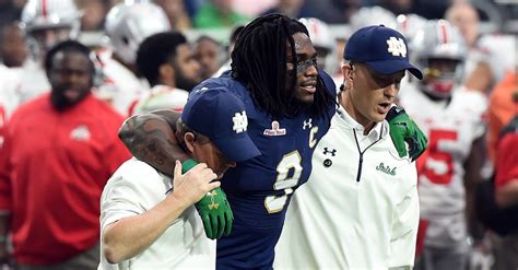 Notre Dame’s Jaylon Smith suffered a brutal leg injury against Ohio State | Fanbuzz