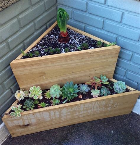 How to make a Wood Pallet Planter? - 42 DIY Ideas - Patterns Hub