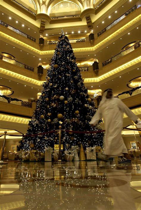 Emirates Palace unveils $11m Christmas tree - Arabian Business