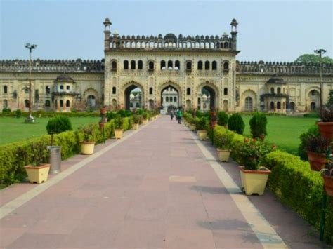 Lucknow Tourist Places Bara Imambaras Bhool Bhulaiya And Impressive ...