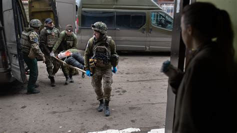 In Ukraine, Bakhmut Becomes a Bloody Vortex for 2 Militaries - The New York Times