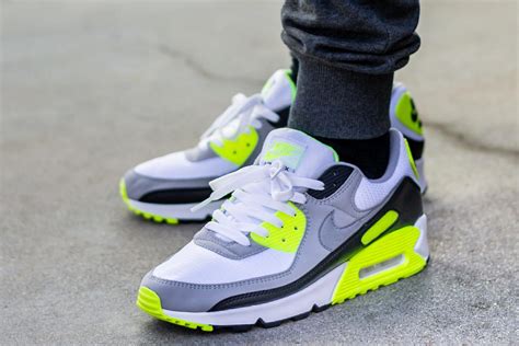 Air Max 90 Volt : r/Sneakers