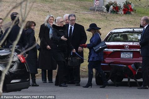 Mary Tyler Moore is laid to rest in Connecticut funeral | Daily Mail Online