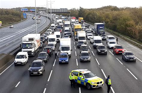 Why is the M25 closed today? Latest traffic disruption updates and the Just Stop Oil protests ...