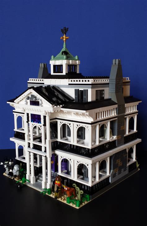 LEGO IDEAS - Disneyland's Haunted Mansion