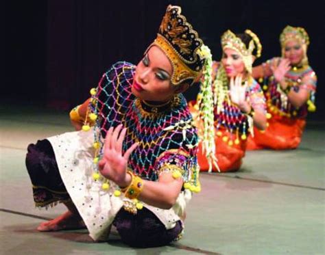 Mak Yong theatre - intangible heritage - Culture Sector - UNESCO