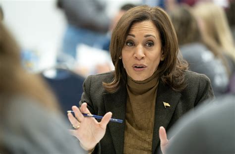 Joe Biden Should Do More to Reassure Voters About Kamala Harris - Bloomberg