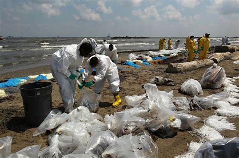 Gulf Coast States Jockey Over Settlement on Deepwater Horizon Oil Spill - The New York Times