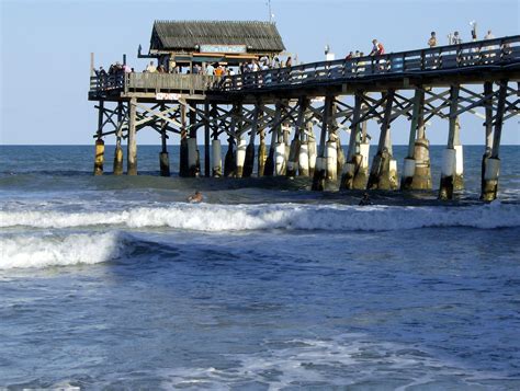 File:Cocoa Beach pier FLAUSA.jpg - Wikimedia Commons