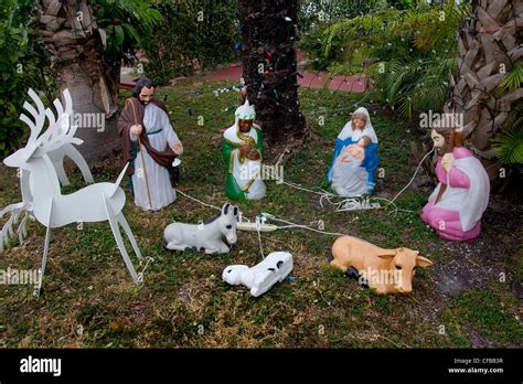 Christmas decorations outside suburban Miami Homes Stock Photo - Alamy