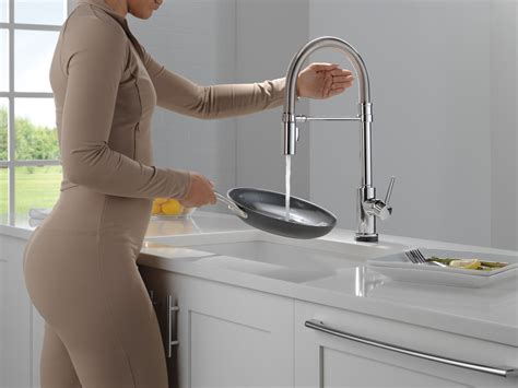 Touch2O® Kitchen Faucet with Touchless Technology in Chrome 9659TL-DST ...