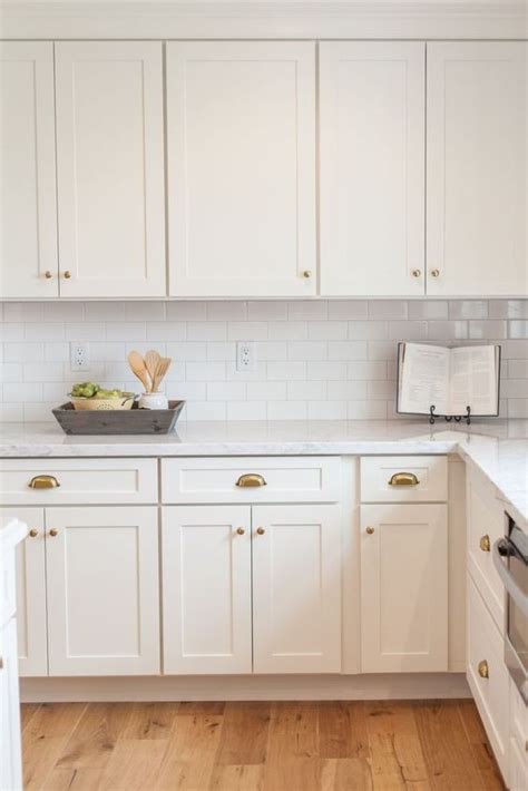 White shaker cabinets, White shaker kitchen and Kitchen cabinet hardware on Pinterest