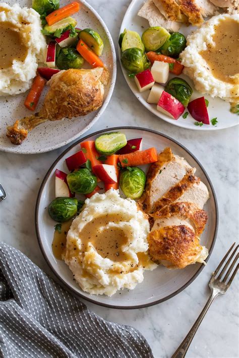 Roast chicken with mashed potatoes, gravy, and steamed veggies. | Homemade chicken gravy ...