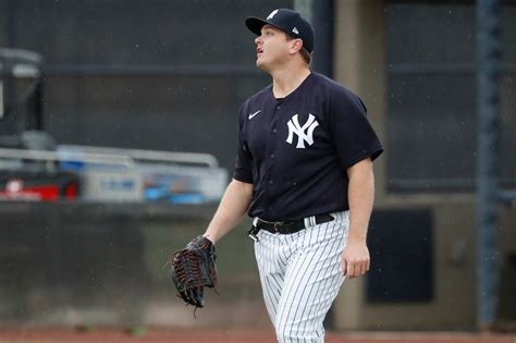 Justin Wilson exits Yankees game with concerning injury