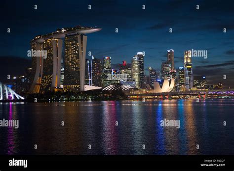 Singapore, Singapore, view over Marina Bay at night Stock Photo - Alamy