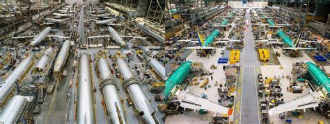 Boeing 737 factory in 1999 and 2019 | Scrolller