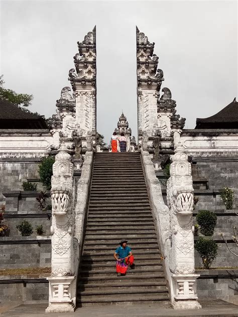 TREKERO: GATES OF HEAVEN IN BALI