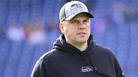 Bears hire Seahawks' Shane Waldron as their offensive coordinator | AP News