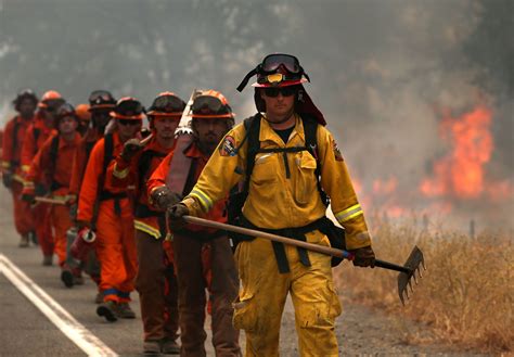Audio: California inmates offer helping hands during fire season | 89.3 KPCC