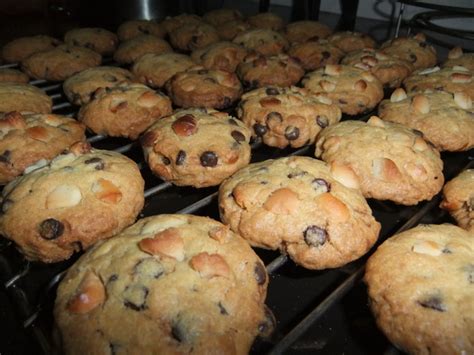 Baker's Hideout: Pepperidge Farm Sausalito Cookies *COPYCAT*~~