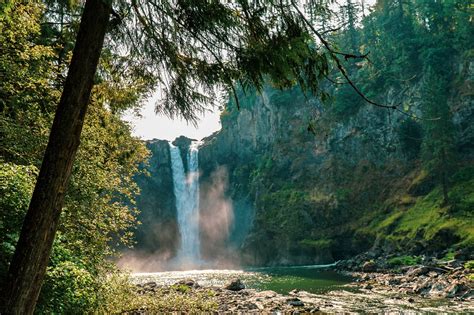 Snoqualmie Falls: A short walk to a beautiful view! - Travelffeine