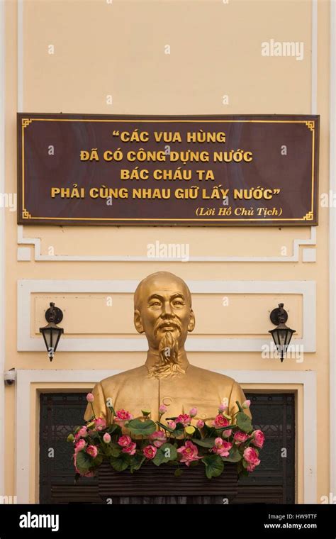 Vietnam, Ho Chi Minh City, History Museum, Ho Chi Minh Statue Stock Photo - Alamy