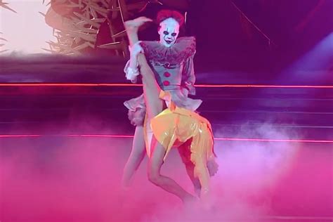 JoJo Siwa Dresses Up as Pennywise for Killer 'DWTS' Performance