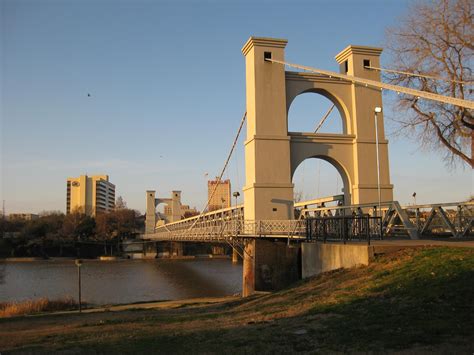 Go Tortilla Tossing on Waco Suspension Bridge | Madison Wimberly's Blog