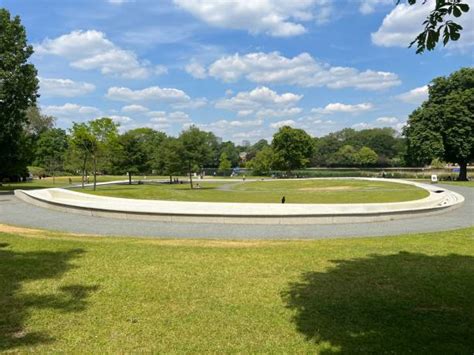 40+ Princess Diana Memorial Fountain Photos Stock Photos, Pictures ...