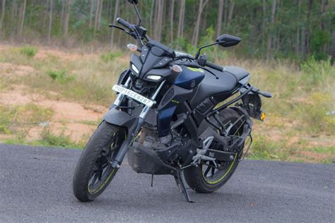 Yamaha MT15 Review: Alien Faced Street Fighter - GaadiKey