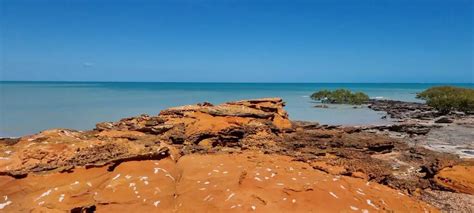 Where to find dinosaur footprints in Broome - best place