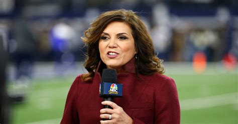 Tafoya masters difficult job of sideline reporter