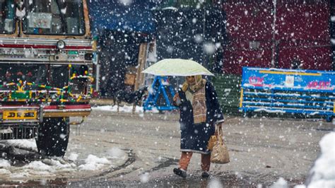 Kashmir embraces heavy snowfall, Kashmir snowfall