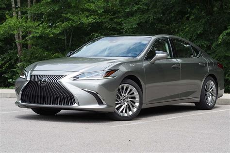 2019 Lexus ES 350 Review - AutoGuide.com